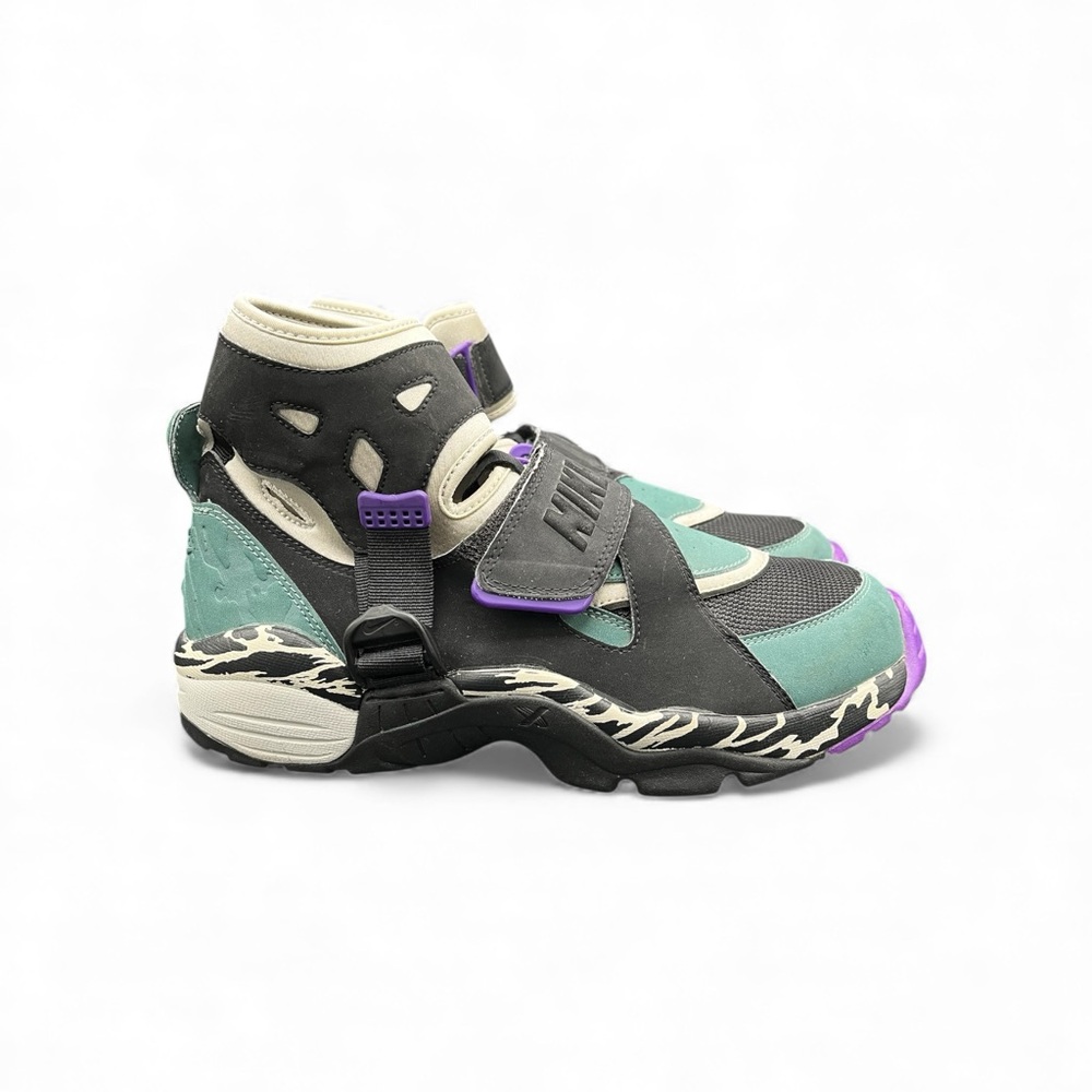 Vintage Rare Nike Air Carnivore Mens size 9.5